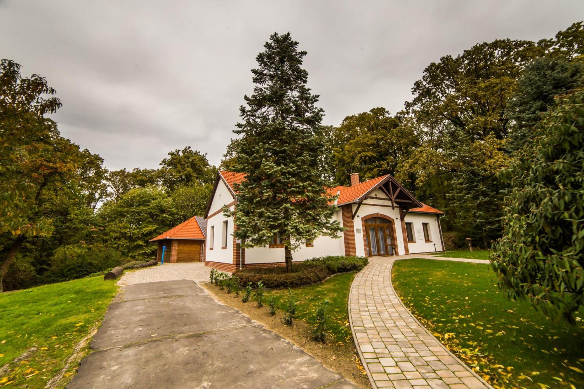 Отель Haracsi Vendeghaz Zselickisfalud Экстерьер фото